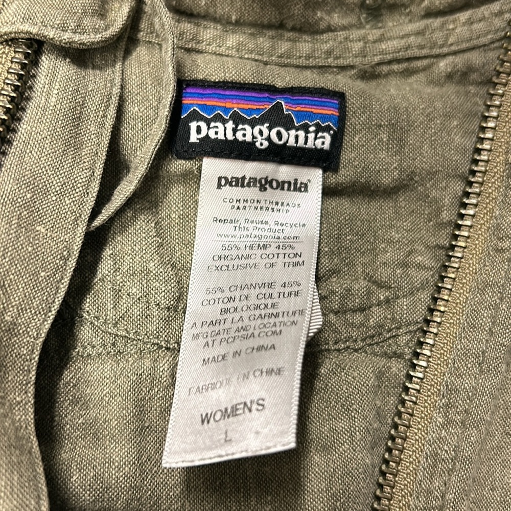 Patagonia Women's Olive Green Full-Zip Hoodie Sweater - Picture 7 of 10